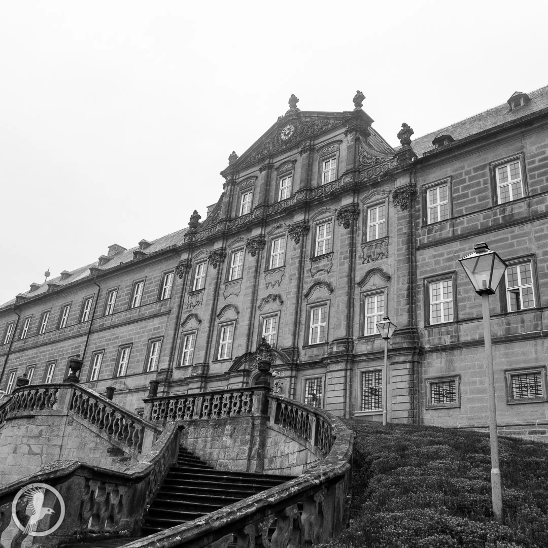 Schwarz-weiß-Fotografie Kloster Banz Eingangsfront