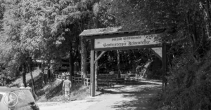 Fränkische Schweiz Wanderungen - Eingang Felsenkeller